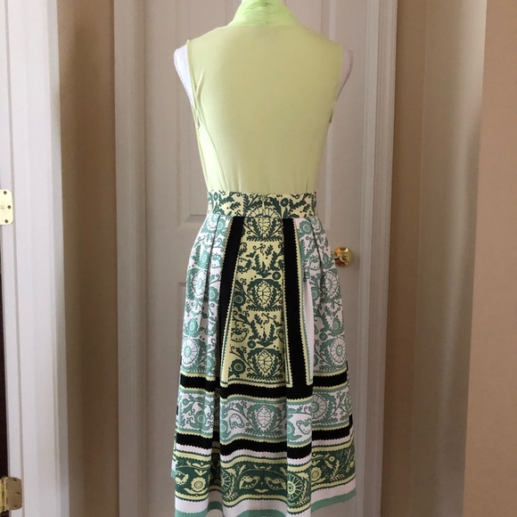 Bodysuit & Skirt set - Picture 3 of 8